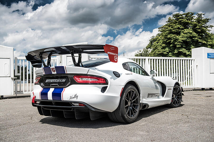 Mit dieser bissigen Dodge Viper ACR ist nicht zu spaßen. Eine Edelstahl-Sportauspuffanlage sorgt für reinrassigen Racing-Sound.