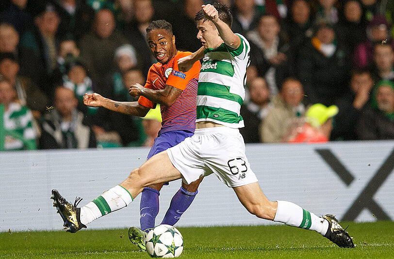 Machte Raheem Sterling in der Champions League das Leben schwer: Kieran Tierney (r.) von Celtic Glasgow.