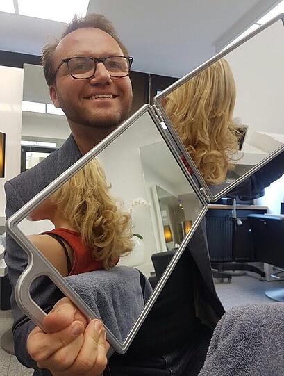 Haarverdichtung via medizinischem Kleber: Sarah bei Promi-Friseur Peter Safarik