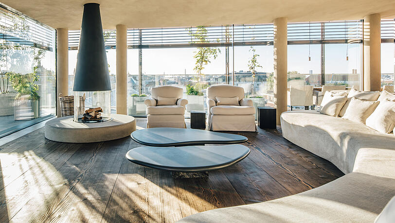 Die Außenwände der Penthouse Garden Suite bestehen aus Panoramafenstern
