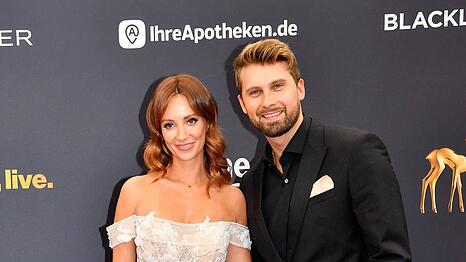 Seit Dominik Stuckmann und Anna Rossow 2022 ein Paar wurden, zeigten sie sich regelmäßig und verliebt wie am ersten Tag bei Events.