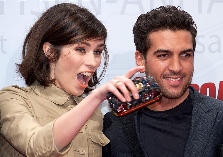 Die Schauspieler Nora Tschirner und Elyas M'Barek bei der Premiere des Kinofilms "Offroad". Der Film startet am 12. Januar 2012 in den deutschen Kinos.