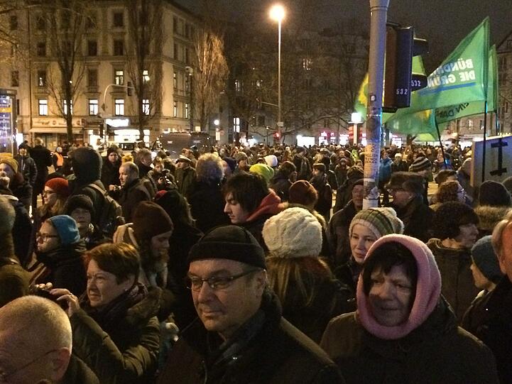 "Wir blasen Bagida den Marsch!" Unter diesem Motto wird am Goetheplatz für ein buntes, tolerantes München demonstriert - mit Musik.