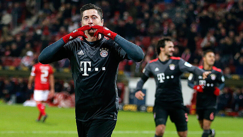 Mainz bleibt Mainz: Bayern-Stürmer Robert Lewandowski feiert sein Tor zum 3:1. Mainz bleibt Mainz: Bayern-Stürmer Robert Lewandowski feiert sein Tor zum 3:1.