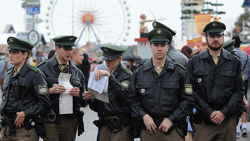 Während der Wiesn hat die Polizei eine eigene Wache auf dem Festgelände.