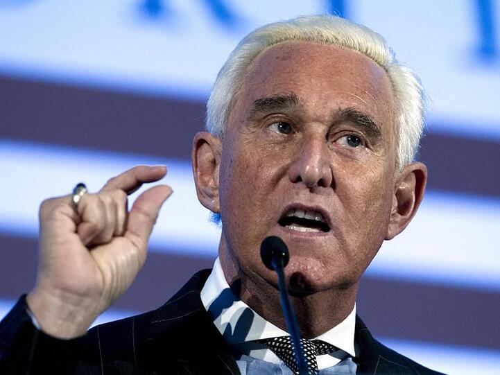 Roger Stone hatte im Präsidentschaftswahlkampf für Trump gearbeitet und war auch danach weiter in engem Kontakt mit ihm.