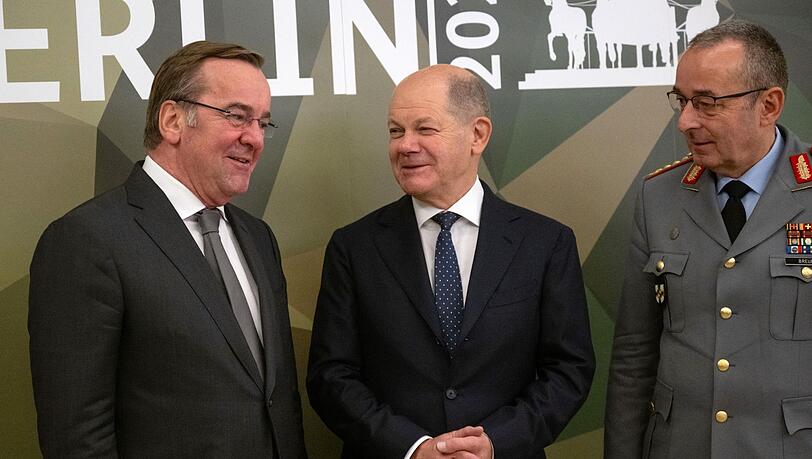 Verteidigungsminister Boris Pistorius, Bundeskanzler Olaf Scholz (beide SPD) und Carsten Breuer, Generalinspekteur der Bundeswehr.