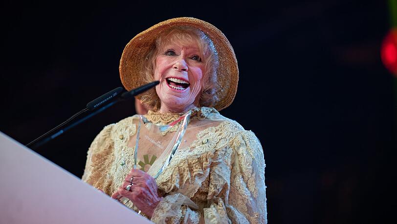 Elke Sommer hadert mit ihrer Figur. (Archivbild) Elke Sommer hadert mit ihrer Figur. (Archivbild)