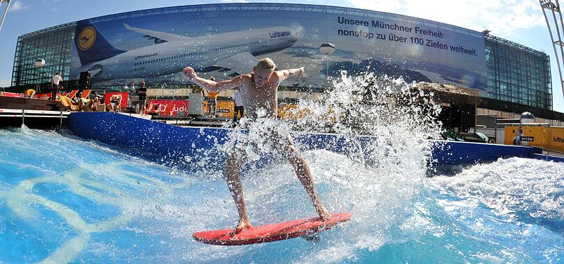 Insgesamt ist die Welle neun Meter breit und 1,5 Meter hoch! Surfvergnügen pur!