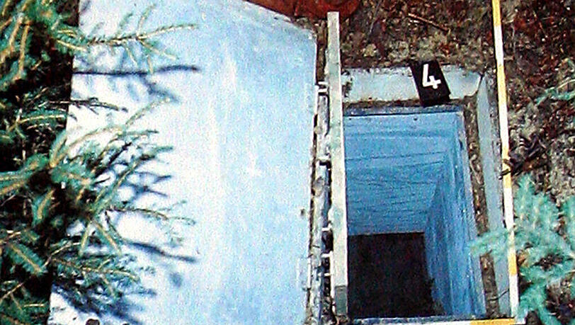 Die Reproduktion zeigt die Kiste, in der 1981 das zehnjährige Entführungsopfer Ursula Herrmann aus Eching am Ammersee (Oberbayern) qualvoll erstickte. Die Reproduktion zeigt die Kiste, in der 1981 das zehnjährige Entführungsopfer Ursula Herrmann aus Eching am Ammersee (Oberbayern) qualvoll erstickte.
