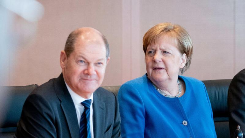 Bundesfinanzminister Olaf Scholz und Bundeskanzlerin Angela Merkel während einer Kabinettsitzung. Bundesfinanzminister Olaf Scholz und Bundeskanzlerin Angela Merkel während einer Kabinettsitzung.
