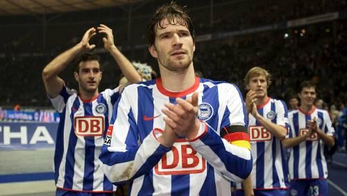 Hier im Vereinstrikot und nicht in kugelsicherer Weste: Hertha-Kapitän Arne Friedrich. Hier im Vereinstrikot und nicht in kugelsicherer Weste: Hertha-Kapitän Arne Friedrich.