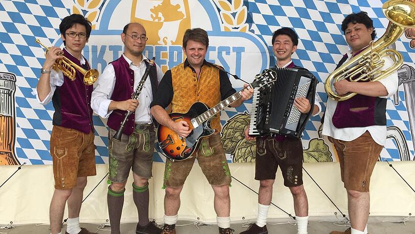 Andi Starek inmitten seiner Tokio Spitzbuam: Zusammen traten sie in Japan auf diversen Oktoberfest-Veranstaltungen auf.