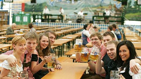 Im Augustiner (v.l.): Benigna, Floh, Anja, Peter, Markus, Markus, Christoph und Sonja.