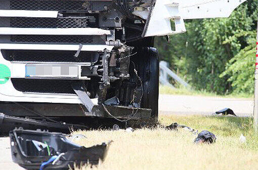Durch die Wucht des Aufpralls wurde das Motorrad des Haageners regelrecht pulverisiert.