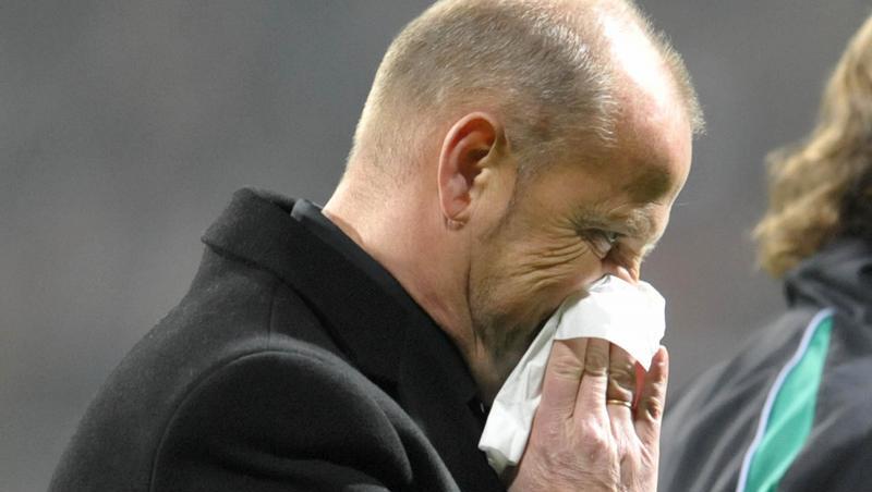 Verschnupft - und jetzt auch in der Kritik: Werder-Trainer Thomas Schaaf. Verschnupft - und jetzt auch in der Kritik: Werder-Trainer Thomas Schaaf.