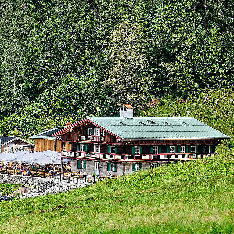 Die Saison im Forsthaus Valepp beginnt am 1. Mai. Bis Ende Dezember hat Johannes Rabl jeden Tag ge&ouml;ffnet.