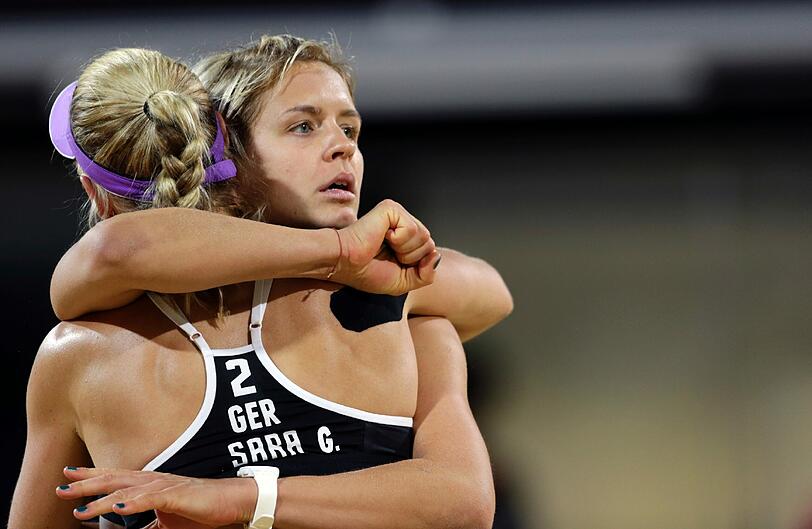 Der Traum von einer Medaille ist für die deutschen Beachvolleyballerinnen leider vorbei. Sara Goller und Laura Ludwig verlieren gegen Brasilien. 
In einem packenden Spiel gegen Brasilien unterlagen sie 0:2 . Hier sind die Fotos zum letzten Auftritt unsere Volleyballerinnen Sara Goller und Laura Ludwig