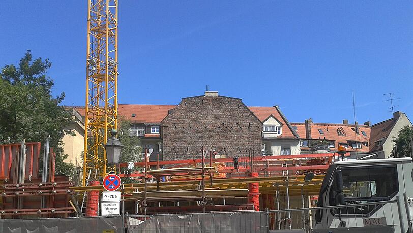 Man sieht schon was: Wo einst die "Schwabinger 7" stand, wächst jetzt das neue Wohnhaus in die Höhe. Man sieht schon was: Wo einst die "Schwabinger 7" stand, wächst jetzt das neue Wohnhaus in die Höhe.