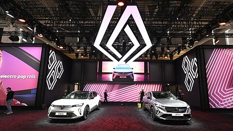 Autos sind auf der IAA ausgestellt.