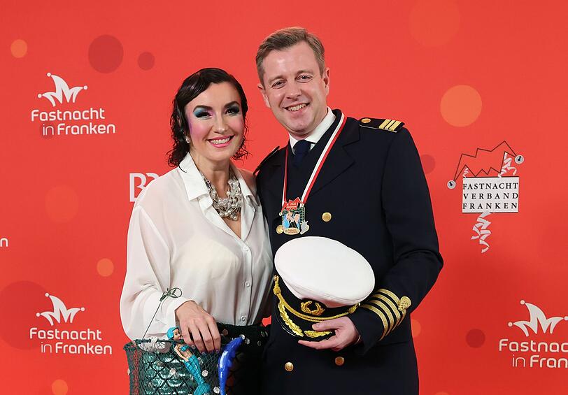 Bundesministerin Dorothee B&auml;r freut sich mit ihrem Mann Oliver auf die "Fastnacht in Franken".