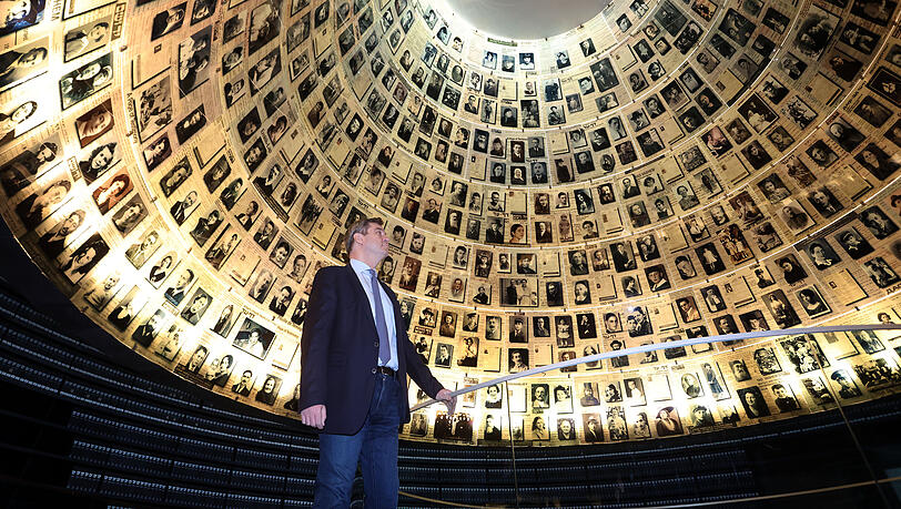 Israel-Reise 2023: Markus Söder bei einem Besuch der Halle der Namen in der Holocaust-Gedenkstätte Yad Vashem. Israel-Reise 2023: Markus Söder bei einem Besuch der Halle der Namen in der Holocaust-Gedenkstätte Yad Vashem.