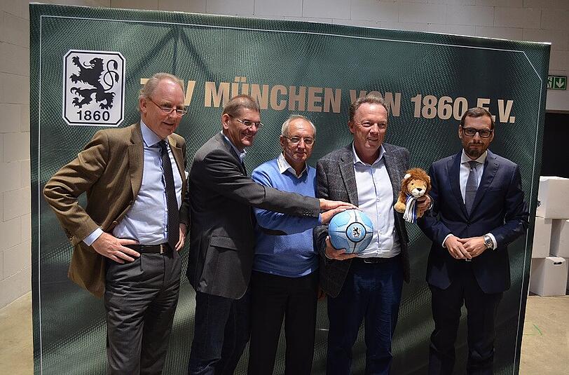 Löwen-Bosse (V.l.): Verwaltungsrat Robert von Benningsen, Vize-Präsident Heinz Schmidt, die beiden Präsidenten-Kandidaten Johann Sitzberger (Vize) und Peter Cassalette, Verwaltungsrats-Vorsitzender Karl-Christian Bay.