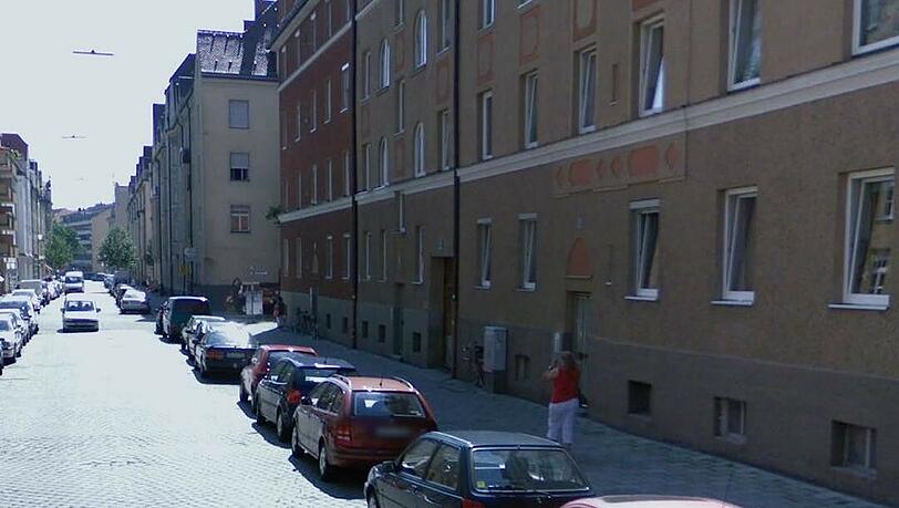 Hier liegt noch das alte Pflaster: In der Oberländer STraße in Sendling passt der Straßenbelag zu den schönen Wohnhäusern. Hier liegt noch das alte Pflaster: In der Oberländer STraße in Sendling passt der Straßenbelag zu den schönen Wohnhäusern.