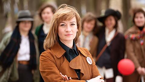 "Alice": Alice Schwarzer (Nina Gummich) wird  zur Vorkämpferin für die Frauenbewegung in Deutschland.