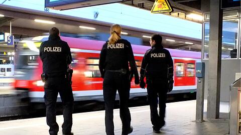 Beamte der Bundespolizei hatten am Wochenende viel mit angriffslustigen Personen zu tun. (Symbolbild)