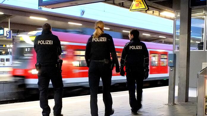 Die Bundespolizei hatte am langen Pfingstwochenende in München viel zu tun. (Symbolbild)