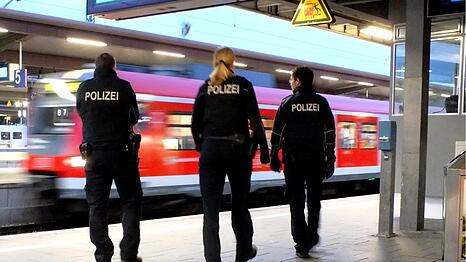 Beamte der Bundespolizei nahmen den Mann am Bahnhof Weßling fest. (Symbolbild)
