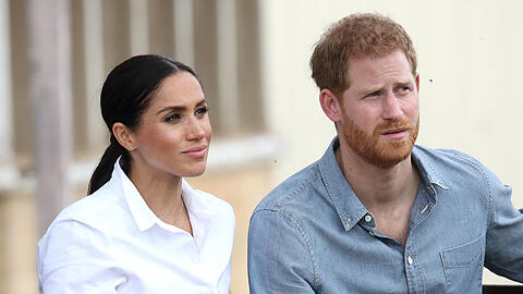 Prinz Harry und Ehefrau Meghan verlieren nun auch auf der offiziellen Website des Königshauses ihre Status: Die beiden müssen sich eine Biografie teilen.