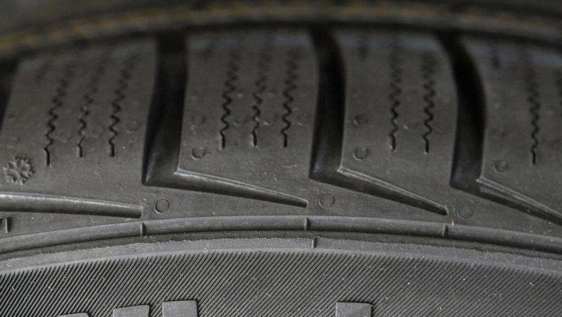 Autofahrern, die nicht auf Winterreifen umstellen, drohen nun höhere Bußgelder Autofahrern, die nicht auf Winterreifen umstellen, drohen nun höhere Bußgelder