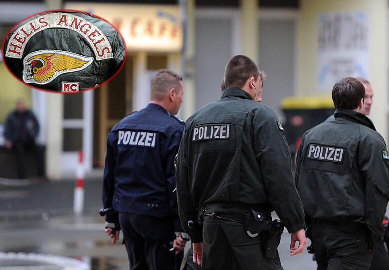 Polizisten gehen am 21.05.2013 in Mülheim an der Ruhr (Nordrhein-Westfalen) am Star Cafe, einem Rocker-Treffpunkt, vorbei. Die Polizei will erneute Auseinandersetzungen zwischen Rockerbanden vorbeugen und reagiert mit einem Großeinsatz.