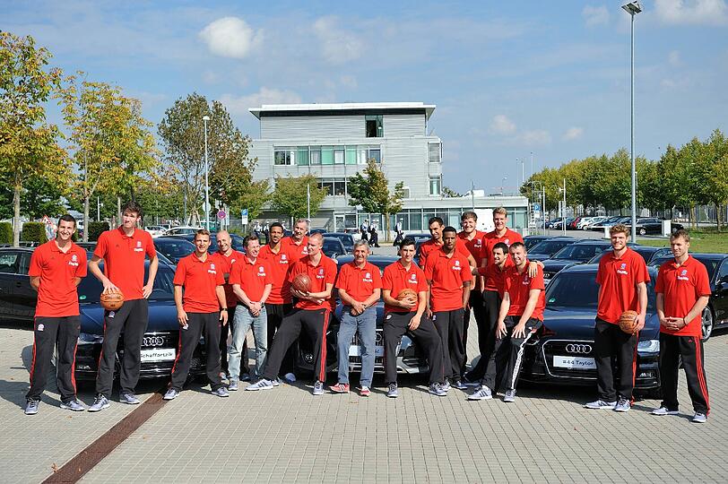 Team-Präsentation und Auto-Übergabe im Audi-Forum in Ingolstadt. Die Bilder.