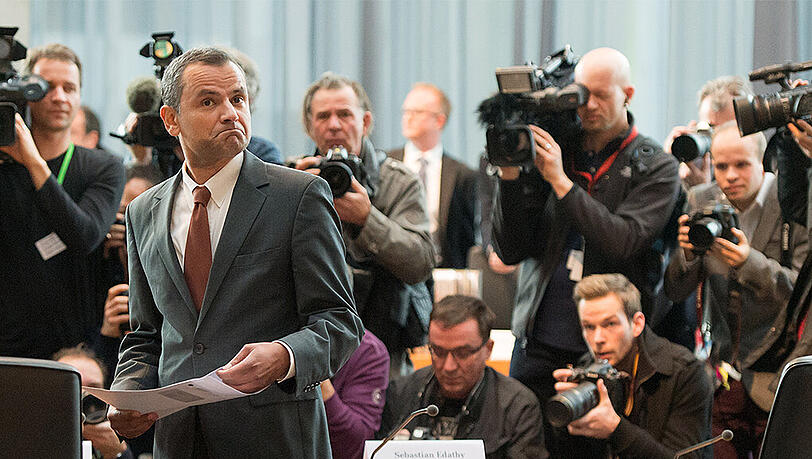 Der frühere SPD-Bundestagsabgeordnete Sebastian Edathy im Untersuchungsausschuss des Bundestages. Der frühere SPD-Bundestagsabgeordnete Sebastian Edathy im Untersuchungsausschuss des Bundestages.