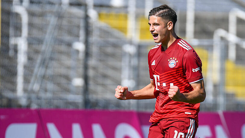 Erneut in Schusslaune: Nemanja Motika vom FC Bayern II steuerte zum 6:3-Sieg in Schweinfurt gleich vier Tore bei. (Archivbild)