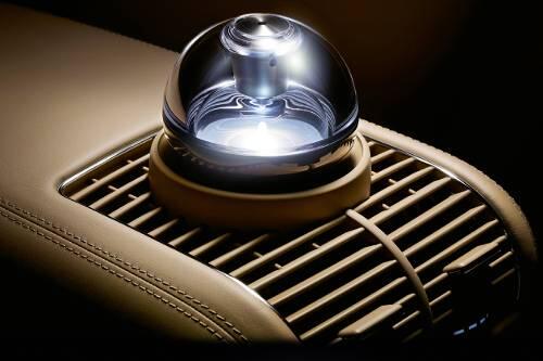 Individualität auf höchstem Niveau: der Duftspender mit eigenem Parfum des Maybach-Besitzers.