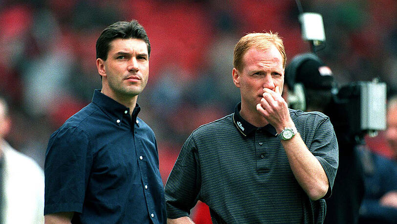 Bild aus dem Jahr 2000: Matthias Sammer berät sich mit Michael Zorc Bild aus dem Jahr 2000: Matthias Sammer berät sich mit Michael Zorc