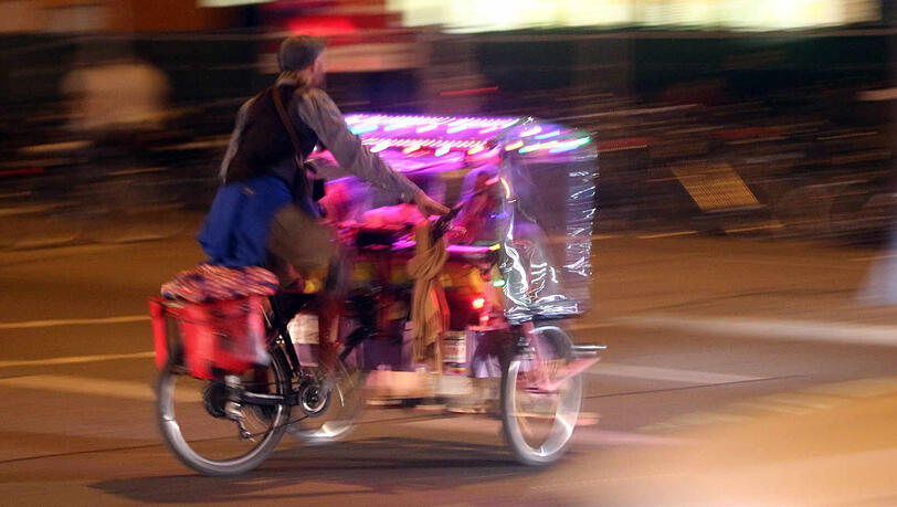 Der Rikscha-Fahrer verfolgte den Täter, verlor ihn am Sendlinger Tor jedoch aus den Augen. (Symbolbild) Der Rikscha-Fahrer verfolgte den Täter, verlor ihn am Sendlinger Tor jedoch aus den Augen. (Symbolbild)