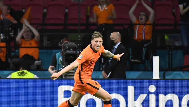 Torjäger Wout Weghorst erhöhte für die Niederlande zum zwischenzeitlichen 2:0. Torjäger Wout Weghorst erhöhte für die Niederlande zum zwischenzeitlichen 2:0.