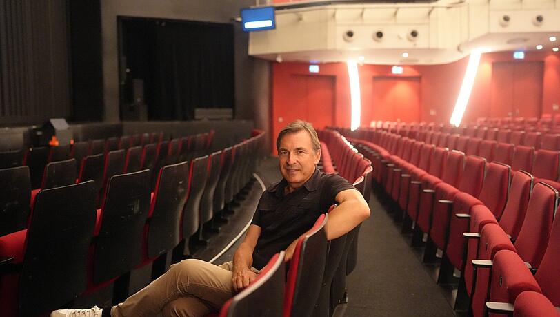 Thomas Linsmayer ist seit 2022 Chef des Deutschen Theaters, der st&auml;dtischen Musicalb&uuml;hne. Er f&uuml;rchtet nun, dass das Rathaus das Haus verkauft.