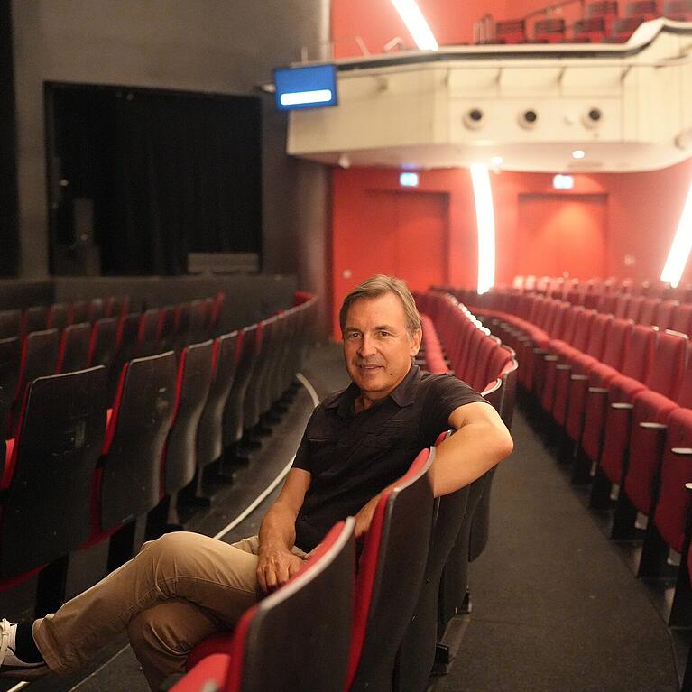 Thomas Linsmayer ist seit 2022 Chef des Deutschen Theaters, der st&auml;dtischen Musicalb&uuml;hne. Er f&uuml;rchtet nun, dass das Rathaus das Haus verkauft.