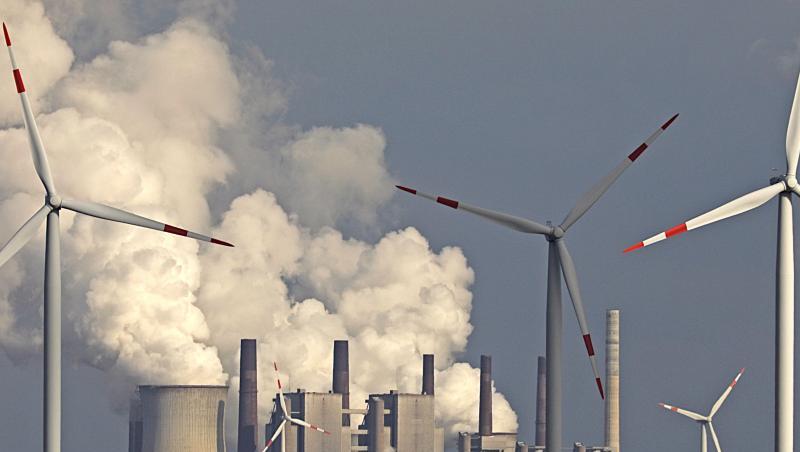 Eine breit besetzte Regierungskommission hatte Ende Januar ein Konzept für den Kohleausstieg vorgelegt. Es sieht vor, bis spätestens 2038 Tagebaue und Kraftwerke zu schließen, um den Klimaschutzzielen näher zu kommen. Eine breit besetzte Regierungskommission hatte Ende Januar ein Konzept für den Kohleausstieg vorgelegt. Es sieht vor, bis spätestens 2038 Tagebaue und Kraftwerke zu schließen, um den Klimaschutzzielen näher zu kommen.