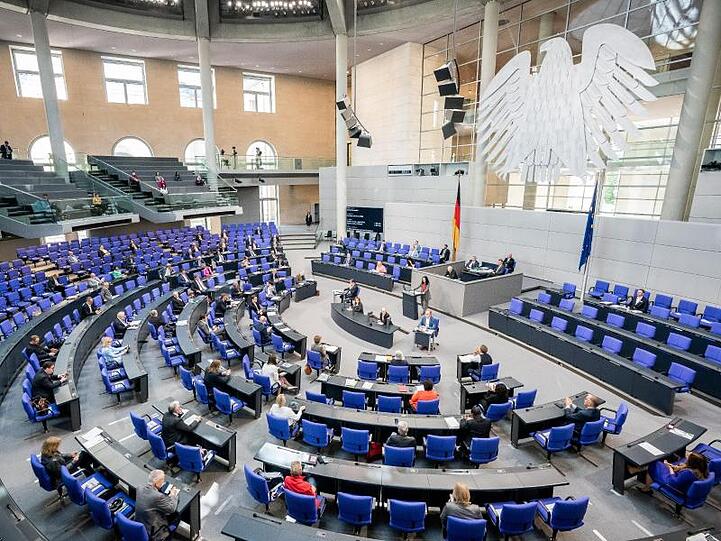 Für die Bundestagswahl 2021 wird ohne Wahlrechtsänderung ein Anwachsen auf 800 oder noch mehr Abgeordnete im Bundestag befürchtet.