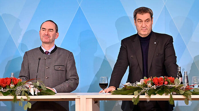 "Söder wird populistischer, Aiwanger wird ohnehin populistischer – die werden lauter, polarisierender", sagt Olaf Hoffjann, Professor am Institut für Kommunikationswissenschaft an der Universität Bamberg.