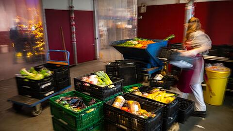 Lebensmittel gesucht, Helfer gesucht: Die Lage bei den Tafeln in Deutschland bleibt angespannt. (Archivbild)