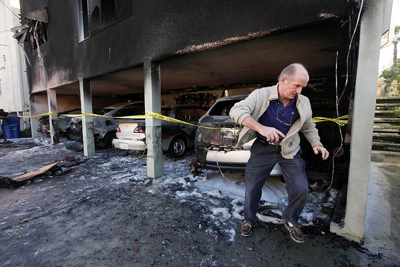 Mehr als 50 Brände und ein Schaden in Millionenhöhe soll er gelegt
haben: Die Polizei in Los Angeles hat einen jungen Deutschen unter
dem Verdacht der Brandstiftung festgenommen.