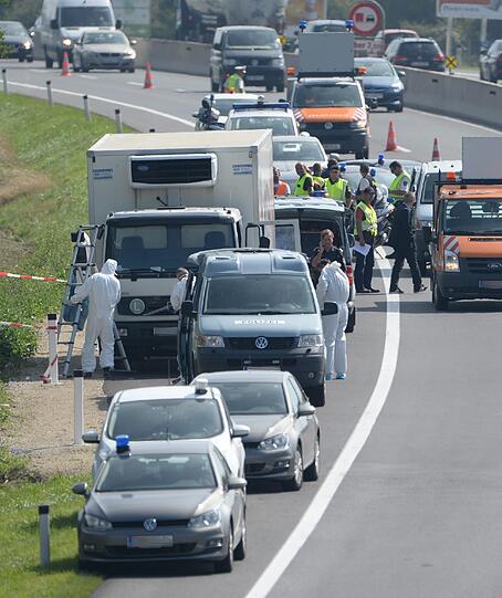 Grausiger Fund: In Österreich wurden mindestens 20 tote Flüchtlinge entdeckt. Die Bilder.